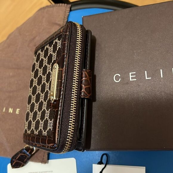 Celineāmacadamāembossedāwallet - Picture 6 of 10